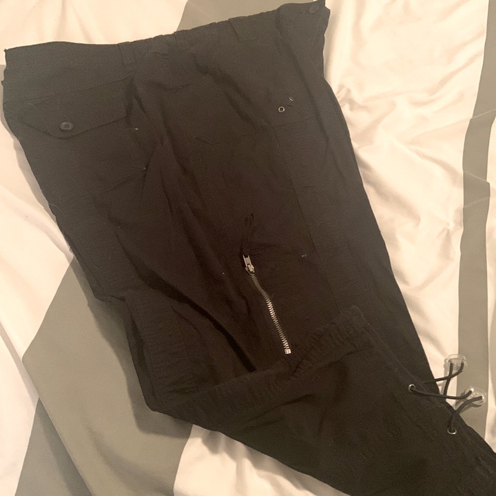 Lightweight black capris
